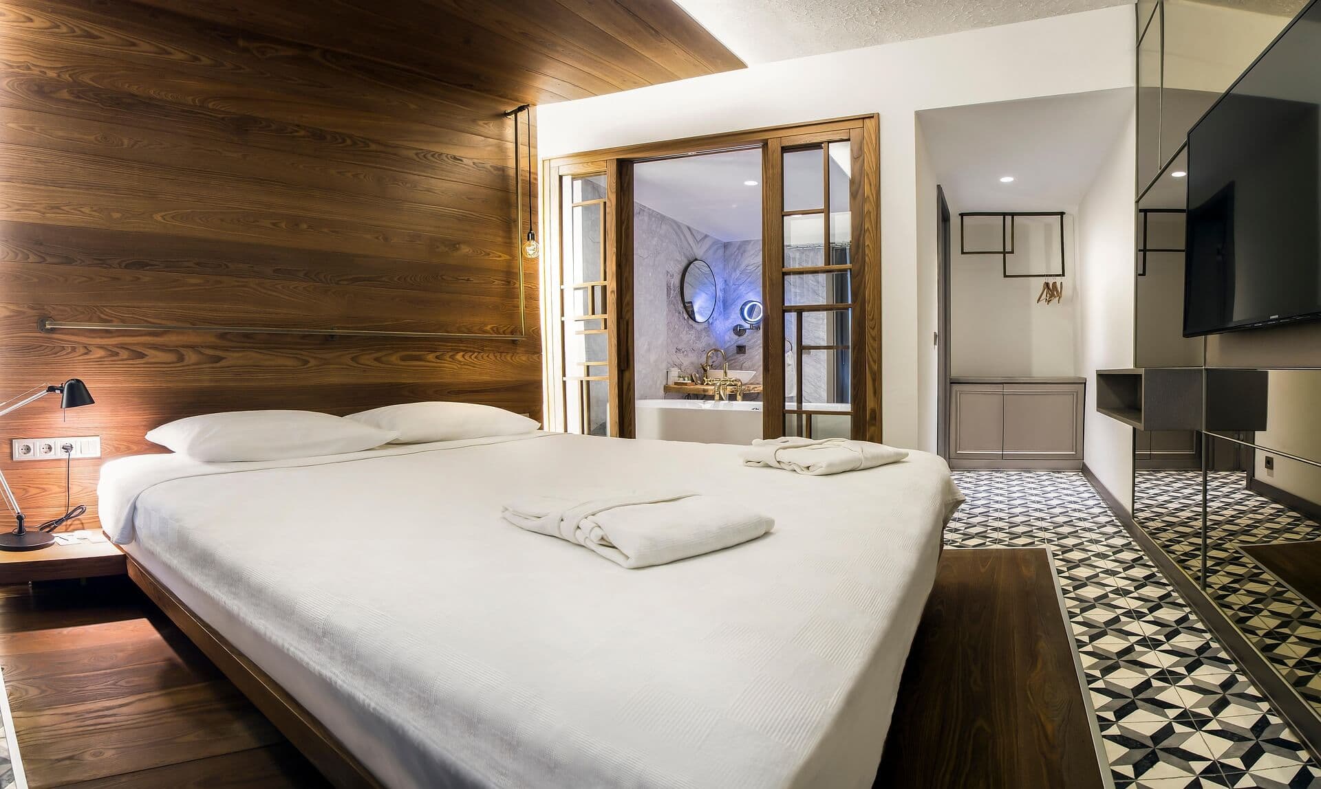 burakyamanlica-hotelroom-7772422_1920