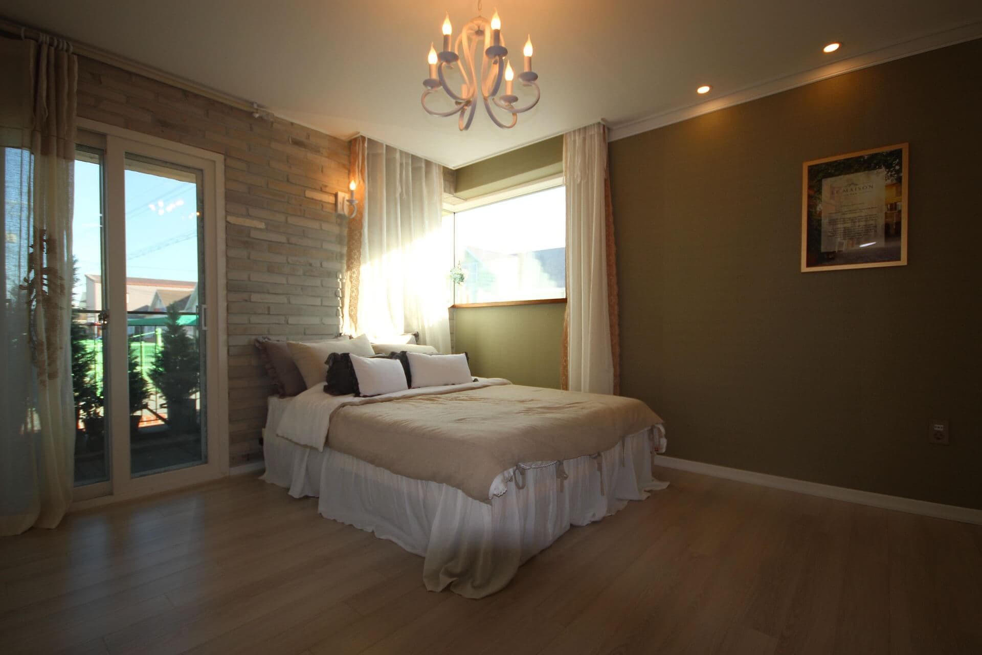 eddie_lee_kr-bedroom-4786791_1920